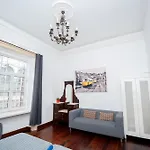 Bright And Spacious 3 Bedroom Apartment With High Ceilings Central Location Lisbon *