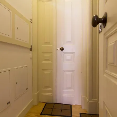 Palma 3-a Bedroom Located شقة