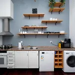 Bright And Spacious 3 Bedroom Apartment With High Ceilings Central Location Lisbon 公寓