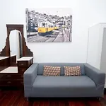 Bright And Spacious 3 Bedroom Apartment With High Ceilings Central Location Lisbon *