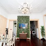 Bright And Spacious 3 Bedroom Apartment With High Ceilings Central Location Lisbon