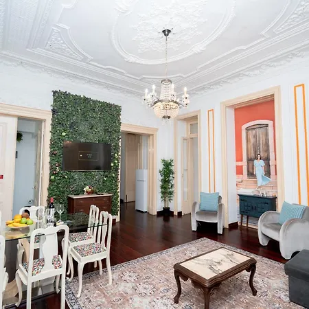 3 Bedroom 2 Bathroom 1 Living 2 Double Bed 2-twin Bed 1 Sofabed With High Ceilings