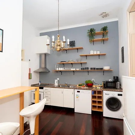 Apartment 3 Bedroom 2 Bathroom 1 Living 2 Double Bed 2-twin Bed 1 Sofabed With High Ceilings *