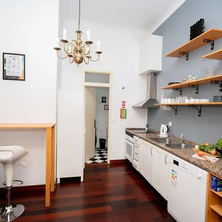3 Bedroom 2 Bathroom 1 Living 2 Double Bed 2-twin Bed 1 Sofabed With High Ceilings Lisbon