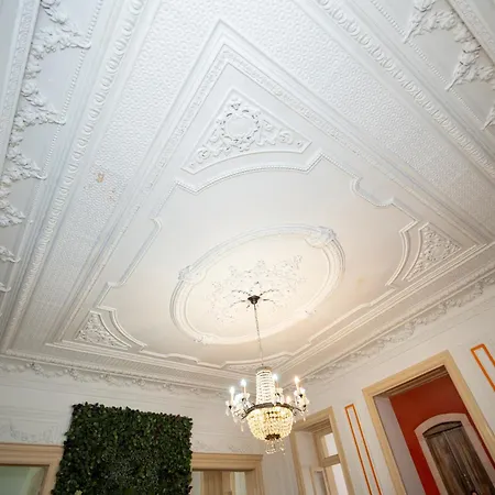 3 Bedroom 2 Bathroom 1 Living 2 Double Bed 2-twin Bed 1 Sofabed With High Ceilings Apartment *