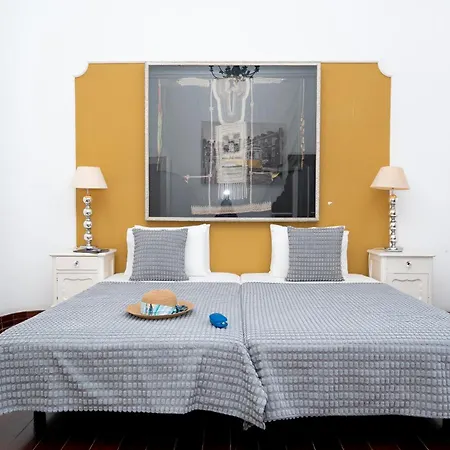Apartment 3 Bedroom 2 Bathroom 1 Living 2 Double Bed 2-twin Bed 1 Sofabed With High Ceilings *