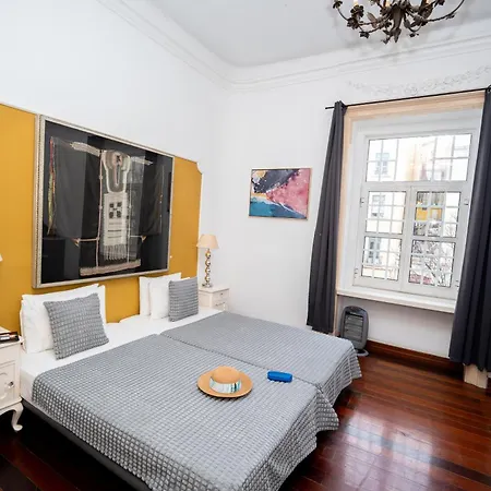 3 Bedroom 2 Bathroom 1 Living 2 Double Bed 2-twin Bed 1 Sofabed With High Ceilings Apartment Lisbon