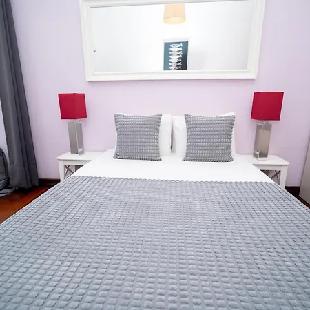 3 Bedroom 2 Bathroom 1 Living 2 Double Bed 2-twin Bed 1 Sofabed With High Ceilings Apartment *