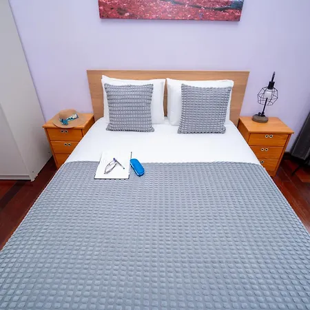 Apartment 3 Bedroom 2 Bathroom 1 Living 2 Double Bed 2-twin Bed 1 Sofabed With High Ceilings *